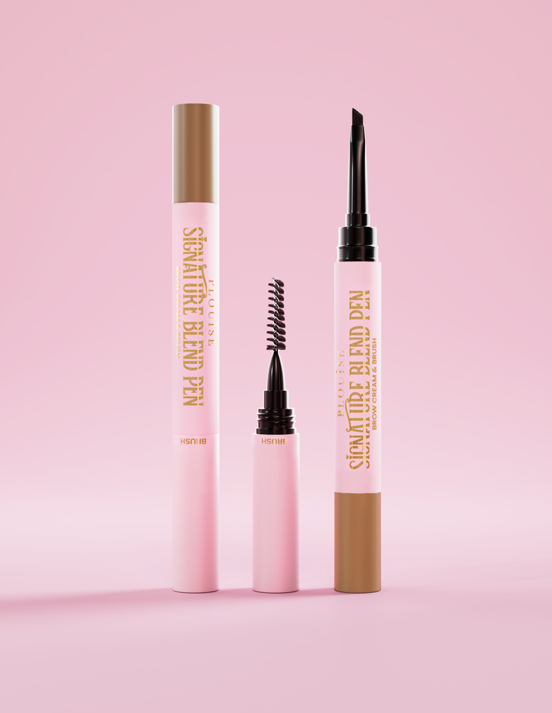 P.Louise Signature Blend Eyebrow Pen, jonka molemmissa päissä on kannet ja näet jokaisen pään applikaattorin vaaleanpunaista taustaa vasten