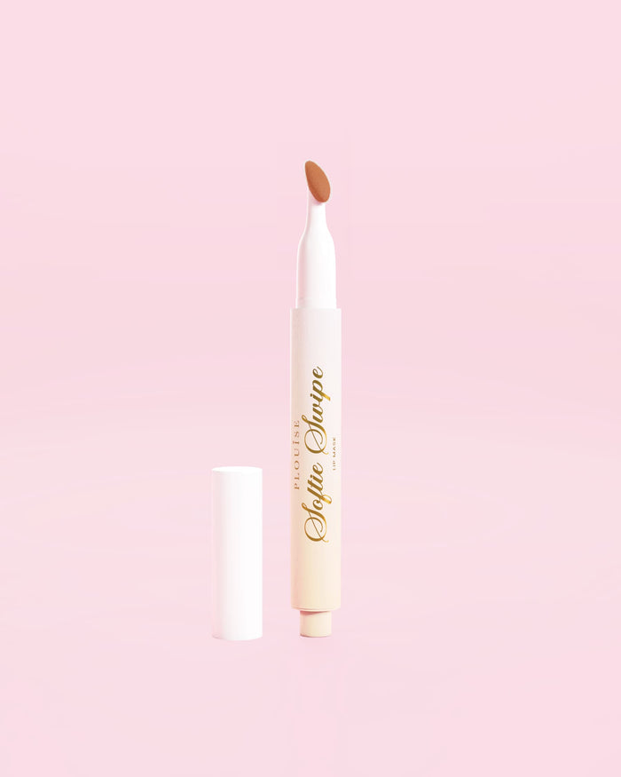 Kuvassa P.Louise Softie Swipe Tinted Lip Mask -sävyssä Snuggle Up