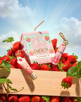 P.Louise Strawberry Baby Bad B Mini Lip Oil ja Mini Lip Conditioner pöydällä mansikoiden ympäröimänä