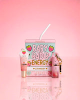 P.Louise Strawberry Baby Bad B Mini Lip Oil & Mini Lip Conditioner vaaleanpunaisella taustalla