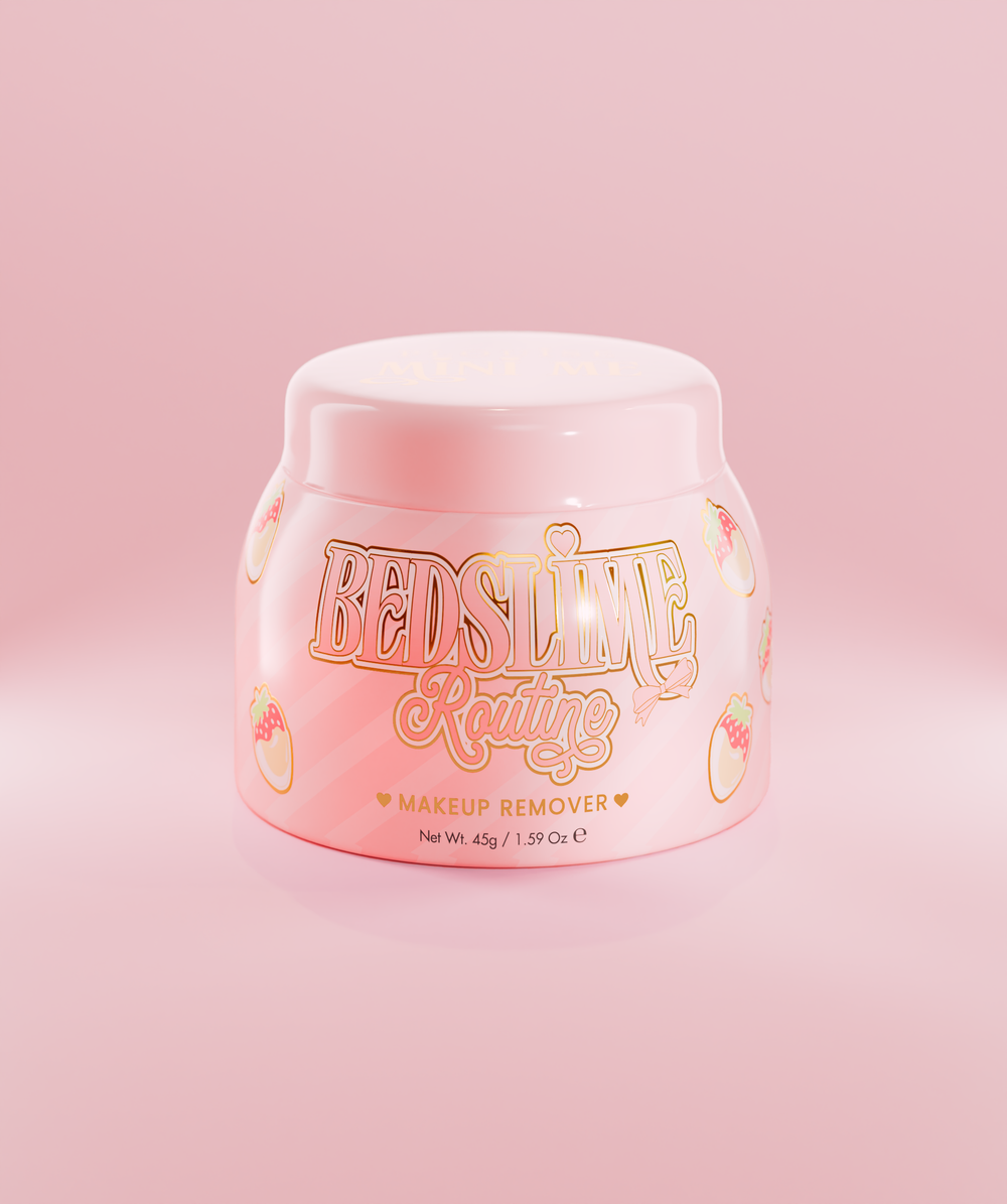 Vaaleanpunainen purkki P.Louise Bedslime Routine Jelly Makeup Removing Cleanser -puhdistusainetta, jossa on mansikoita ja kermaa.
