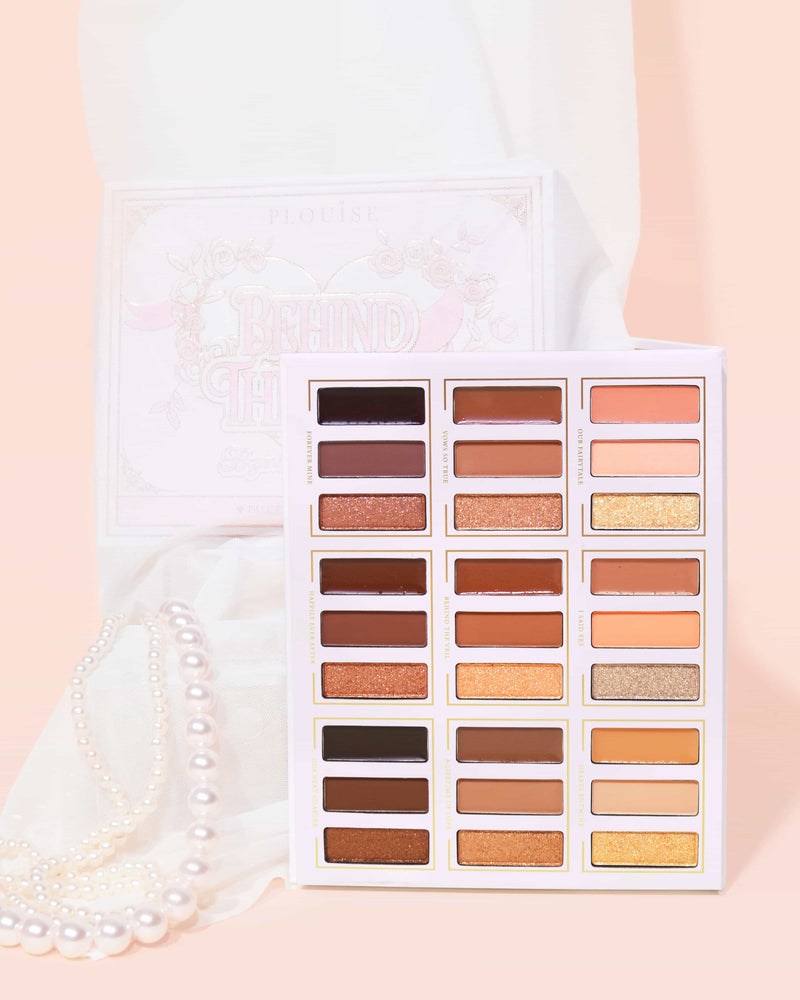 Behind the Veil Eyeshadow paletti