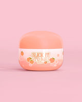 Purkki P. Louise Slick It To Me Peach Melting -vartalovoide vaaleanpunaisella taustalla