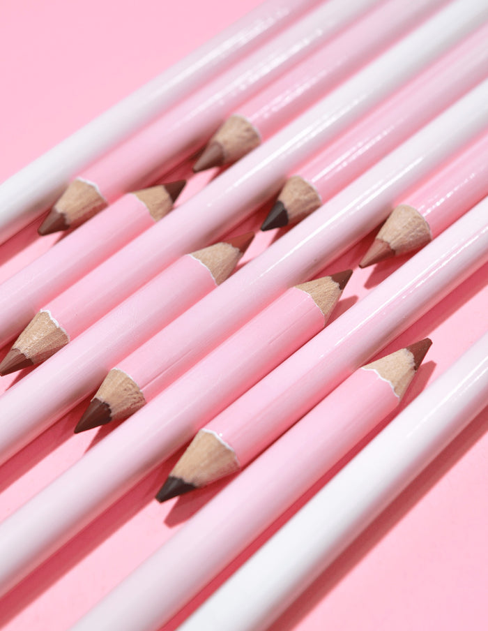 Kuva P.Louise Ultimate Definition Sharpenable -huultenrajauksista rivissä ja vastakkain 